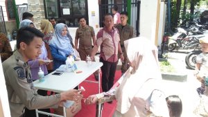 Cegah Corona, Wagub Sulsel Wajibkan Tamu Tasyakuran dan Khitanan Semprot Hand Sanitezer