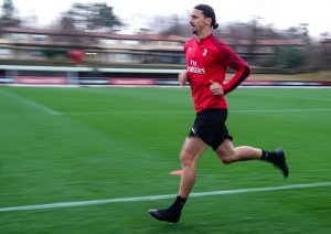 Ibrahimovic Kucurkan Rp1,6 Miliar Bantu Perangi Corona di Italia