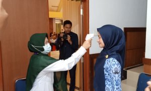 Cegah Covid-19, Bupati dan Pejabat Luwu Utara Ukur Suhu Tubuh Sebelum Kegiatan