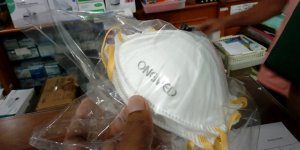 Masker Seharga Rp250 Ribu Laku Keras di Makassar