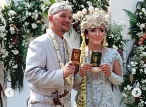Hanya Dihadiri 15 Orang, Mona Ratuliu Urung ke Pernikahan Kakaknya