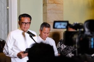 Gubernur Minta Bupati dan Wali Kota Siapkan Akses Informasi untuk Warga Sulsel
