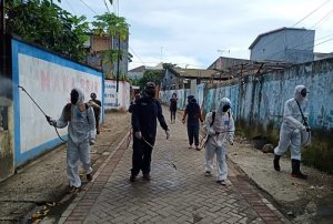 Semprot Disinfektan, FRKM Ajak Masyarakat Memohon Pertolongan Allah
