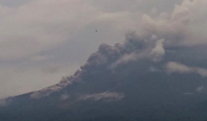 Gunung Semeru Muntahkan Awan Panas Sejauh 3 Km