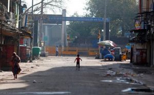 Dikarantina karena Corona, Manikandan Telanjang Lalu Gigit Perempuan Tidur dan Mati