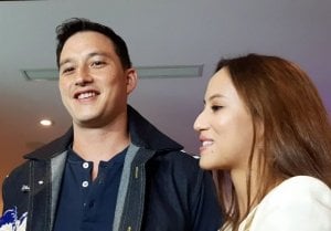 Virus Korona Mewabah, Mike Lewis Memilih Tunda Pernikahannya