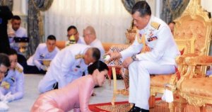 Corona Mewabah, Raja Thailand Bawa 20 Selir Berlibur ke Pengunungan Alpen