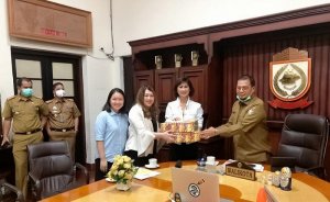 Pebisnis Restoran Jepang di Makassar Borong Mie Instan 1.000 untuk Donasi Covid-19