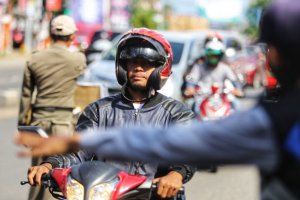 FOTO: Hari Terakhir Sosialisasi PSBB, Pengendara Tanpa Masker Diberhentikan