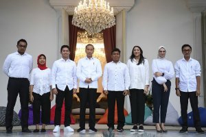 Pengamat: Stafsus Bukannya Membantu Presiden, Malah Selamatkan Kepentingan Sendiri