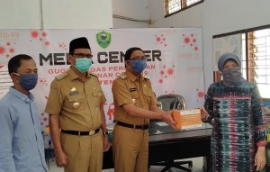 Terus Bantu Barru, Giliran 500 Alat Rapid Test Disalurkan Anggota DPR Hasnah Syam