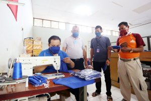 Warga Binaan Lapas Makassar Produksi Masker