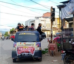 Cegah Corona, Relawan AIZ-Risma Keliling Kampung Semprot Disinfektan