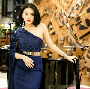 Intip Video Genit Wika Salim Nyanyi di Rumah Seolah Sedang Konser