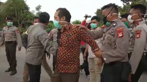 Aksi Penolakan Jenazah Berujung Ricuh, Empat Orang Digiring Aparat