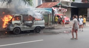 Mobil Tua Dipaksa Menyala, Malah Terbakar