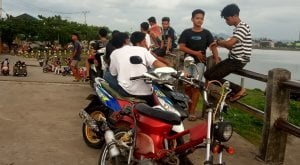 Di Waduk Bitowa Sore Tadi, Pemuda Berkumpul Tanpa Mengenakan Masker