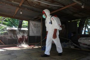 Deng Ical Pimpin Langsung Penyemprotan di Pulau Lae-lae