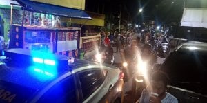 Inilah Warga Makassar, Ada atau Tidak Ada Polisi Tetap Berkumpul
