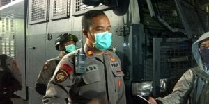 Bubarkan Warga, Polisi: Minum Kopi di Rumah Saja, Rasanya Sama