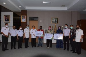 Bupati Sidrap Serahkan BAntuan BPJAMSOSTEK Tiga Ahli Waris