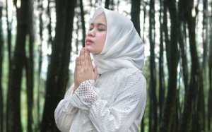 Lagu Aisyah Istri Rasulullah Buat Anisa Rahman eks Sabyan Viral