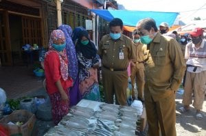 Pantau Stok Bahan Pokok, Bupati Sidrap Terus Serukan Pentingnya Penggunaan Masker
