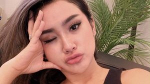 Pakai Baju Seksi, Warganet Heboh Kenapa Basah