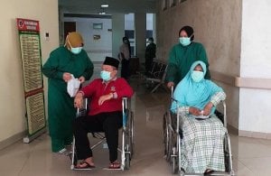 Momen Perpisahan Pasien dan Tenaga Medis Ini Bikin Baper, Begini Ceritanya