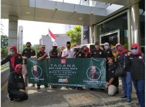 FKM Bone Raya di Jakarta Salurkan Sembako dan Masker ke Pengemudi Ojol