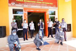 Cegah Conid-19, FTI UMI Semprot Disinfektan Lapas dan Rutan