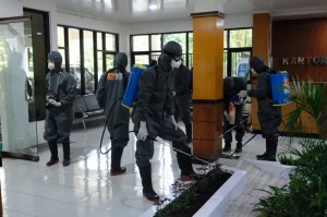 Setelah Makassar, Penyemprotan Disinfektan FTI UMI Sasar Fasilitas Publik Gowa
