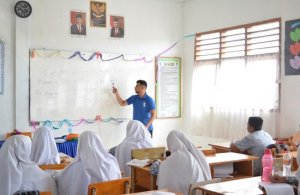 Guru Honorer Belum Terima Gaji