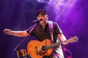 Konser Gratis Iwan Fals 2025: Jadwal, Kota, dan Detail yang Perlu Kamu Tahu