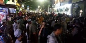 Abaikan PSBB, Jamaah Masjid Huda Gusung Ngotot Tarwih hingga Akhir Ramadan