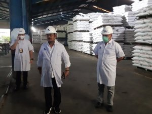 Tinjau Industri Pengelolaan, Mentan Pastikan Stok dan Harga Jagung Terkendali