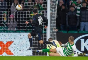 Tabrak Polisi saat Rayakan Gol, UEFA Hukum Striker Copenhagen