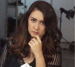 Nafa Urbach: Dia Bilang, I’m Falling in Love With This Girl, Terus Aku Bilang, Oh Iya