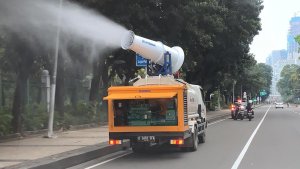 Pertama Operasi Penyemprotan Disinfektan PMI Berskala Besar Berjalan Lancar