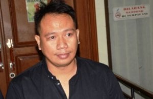 Vicky Prasetyo Nyanyi Lagu Galau, Netizen: Sedih Banget Neng Gotik Nikah