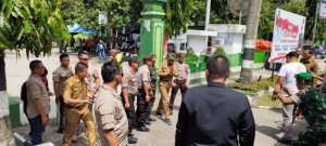 Kunjungi Lokasi Banjir di Bilokka Wabup Sidrap Dampingi Gubernur