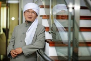 Kecewa Lihat Warga Berkerumun Saat PSBB, Aa Gym: Kita Dikhianati!