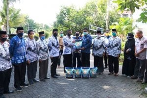 Terus Mengalir… PGRI Barru Sumbang 4,5 Ton Beras, BNI 100 Paket Sembako