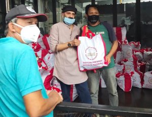 Bantuan Sembako Presiden Disalurkan ke Karyawan Usaha Hiburan Makassar