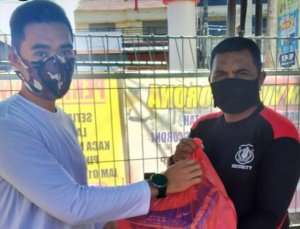 PMI Makassar Salurkan Bantuan Sembako dari Alumni Akpol Angkatan 89