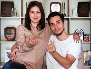 Romantisnya Darius dan Donna Agnesia Nyebur ke Kolam, Netizen: Kok Gue yang Basah!