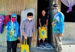 Unifa Salurkan Sembako Hasil Patungan Dosen dan Karyawan