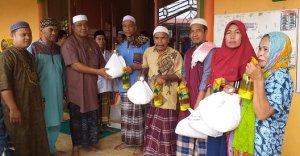 Pandemi Corona, Legislator Gerindra Gowa Bagikan 1000 Paket Sembako