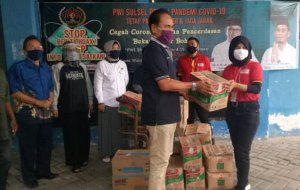 Tunjukkan Kartu Anggota, Dapat Sembako di PWI