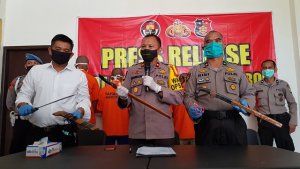 Terobos Masuk Polsek dan Aniaya Tahanan, Lima Warga Dibekuk Polisi